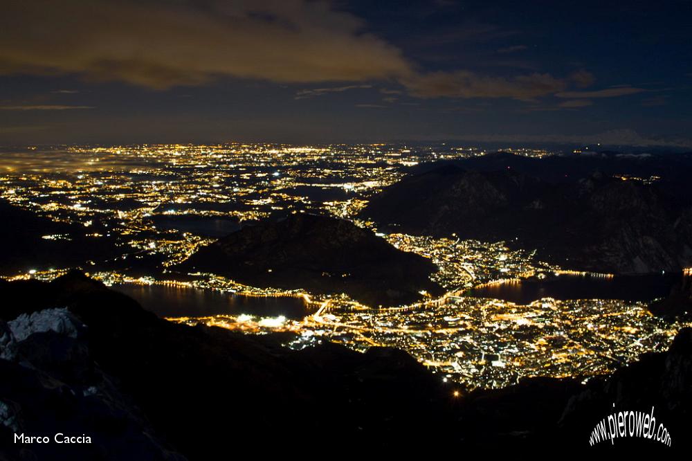 14_Luci cittadine e Monte Rosa illuminato dalla Luna.JPG